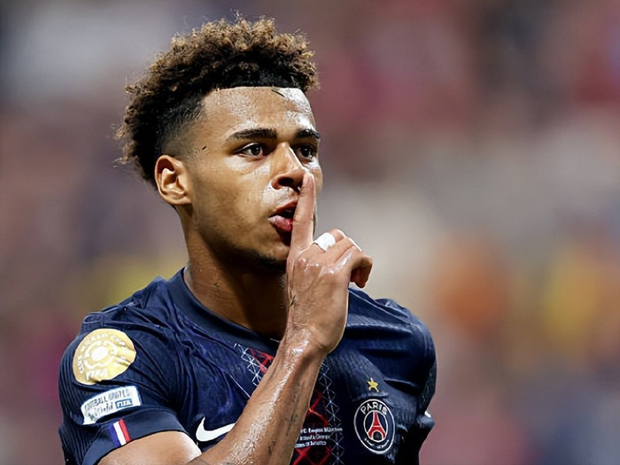 汉堡2-1斯图加特，法比奥-维埃拉破门，格拉策尔建功